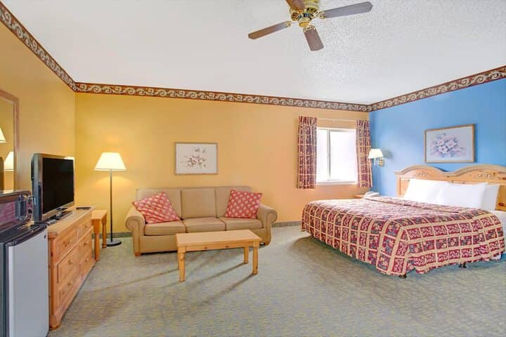 Room 17 of 27